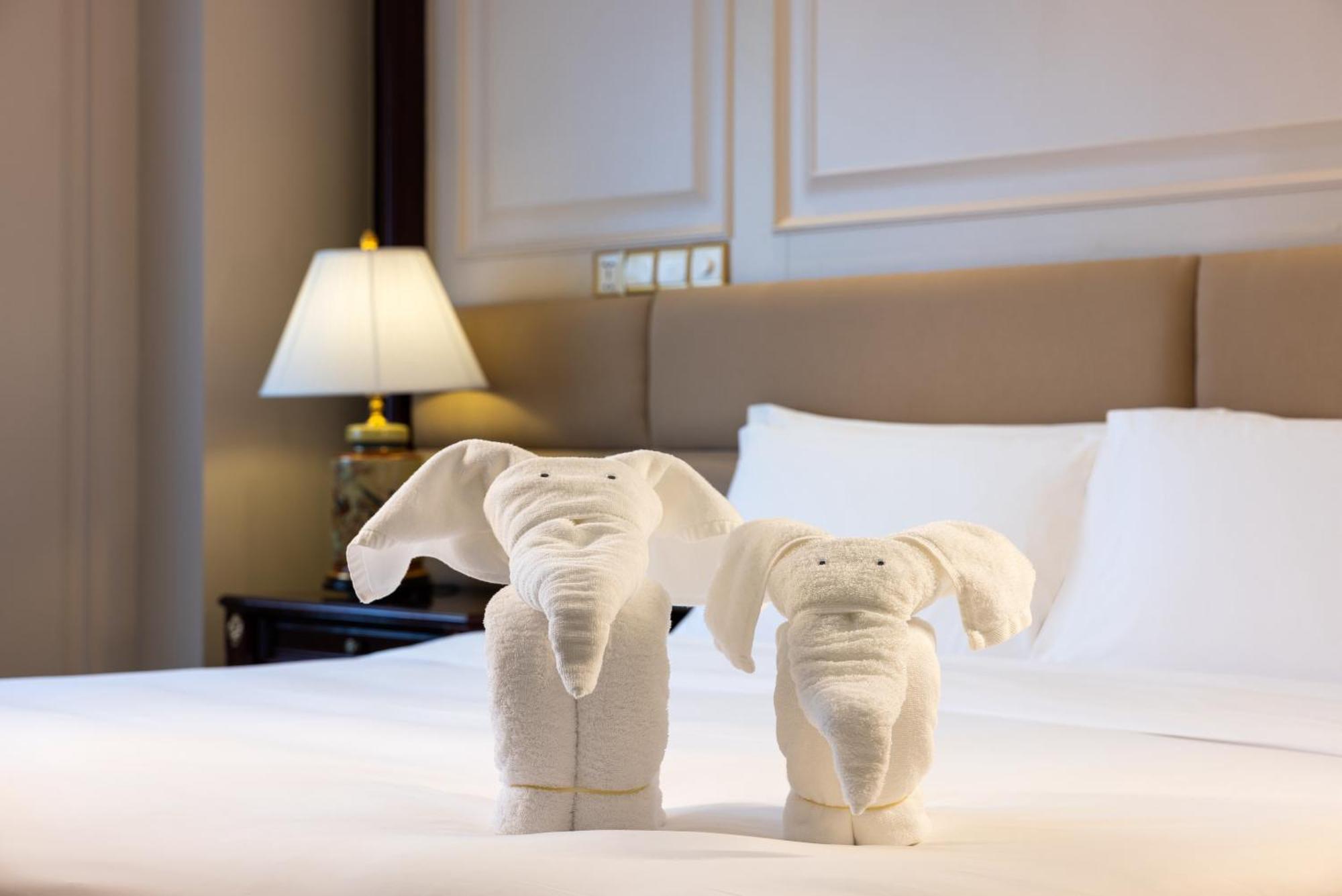 Crowne Plaza Hotel & Suites Landmark Shenzhen By Ihg - Nearby Luohu Border, Indoor Heated Swimming Pool, Complimentary Welcome Drink Экстерьер фото